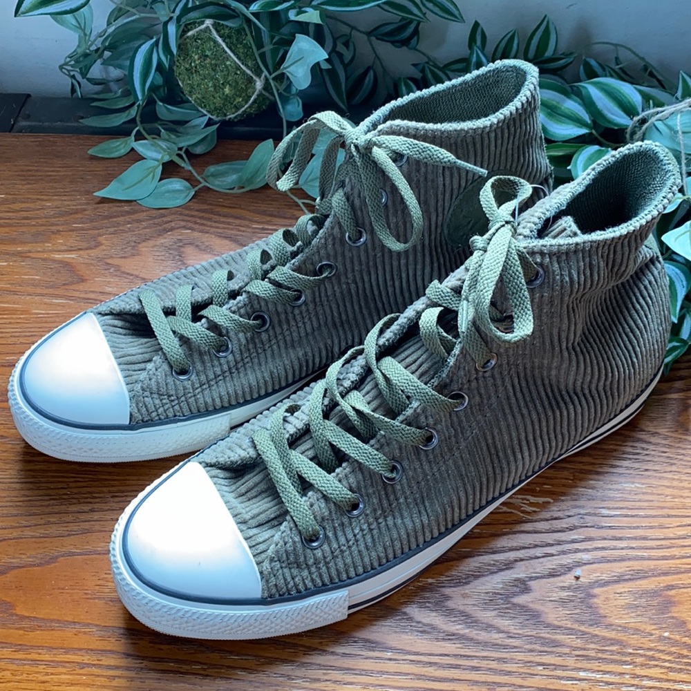 Green corduroy unisex converse size M12 W14